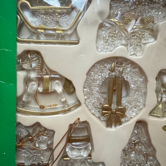 Boxed Set Of 10 Lucite Frosted Clear Christmas Ornaments - Picture 2 of 5